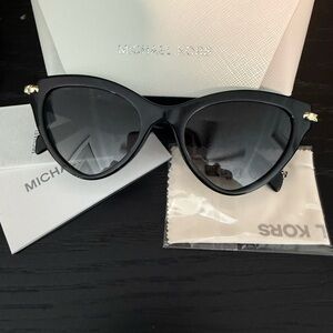 Michael Kors Elegant Black Cat-Eye Sunglasses